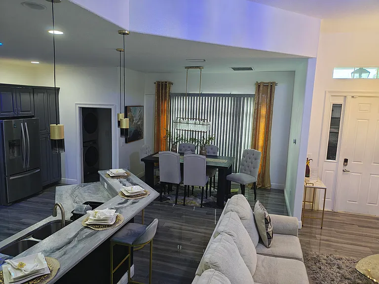 376 SW Tulip Blvd — Photo 18