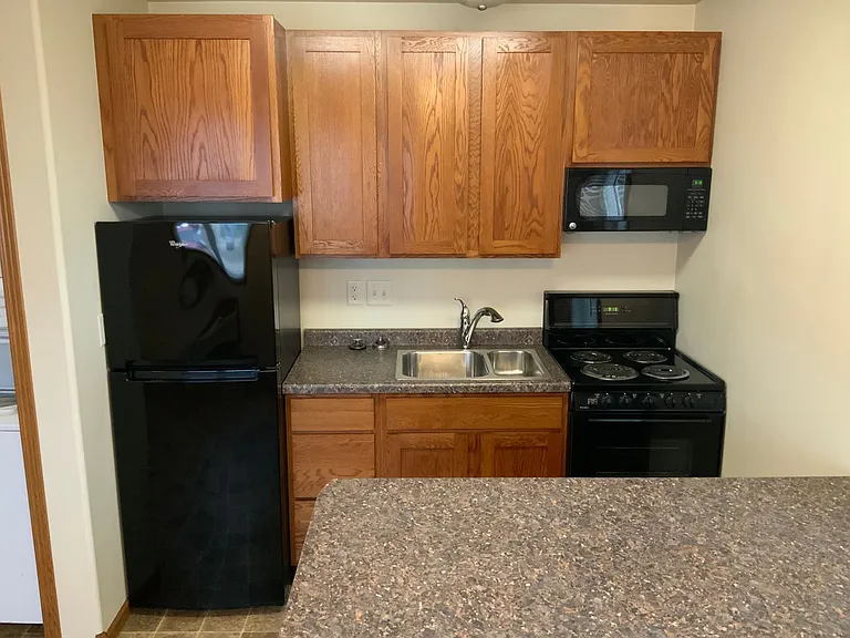 120 Main Ave E — Photo 6