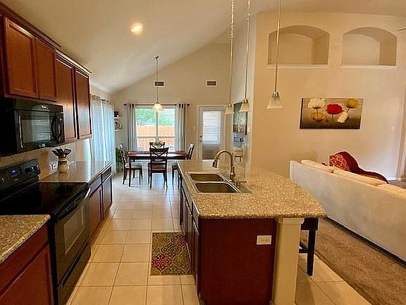 5th image of 533 Foxcraft Dr