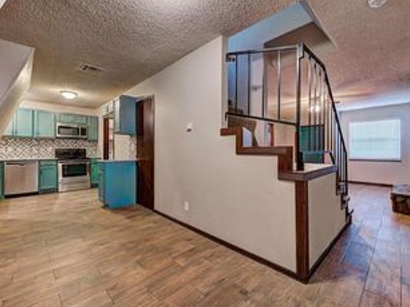 4th image of 308 Vicksburg Cir APT A