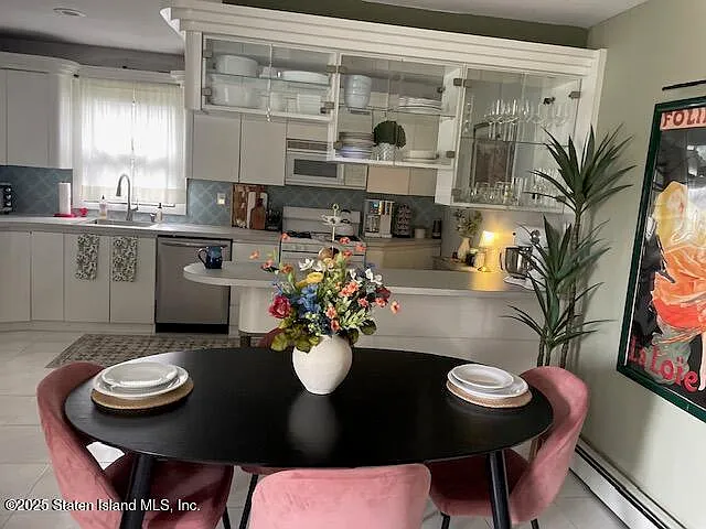 369 Crown Ave — Photo 4