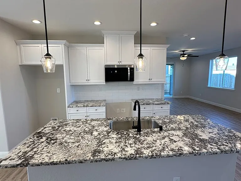 134 N Purdue Ave — Photo 3