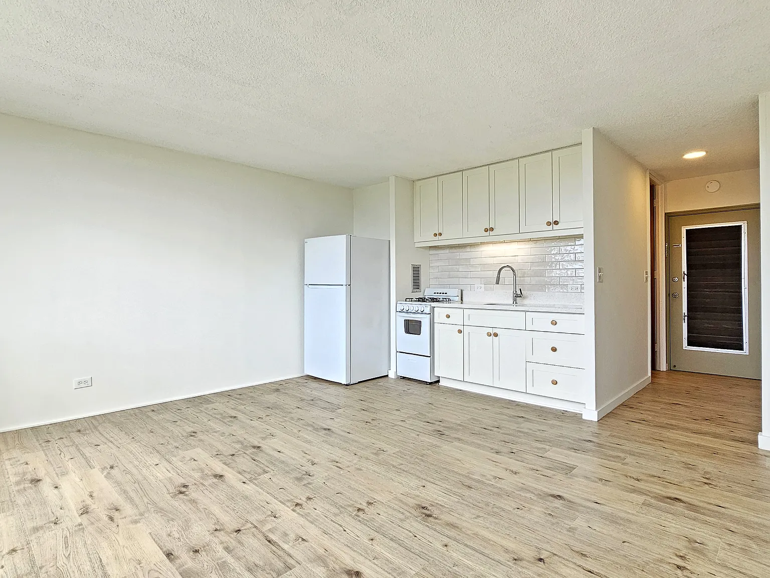 Studio, 360 sqft, $1,700 — Photo 3