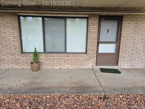 995 N Cass Lake Rd APT 125, Waterford, MI 48328