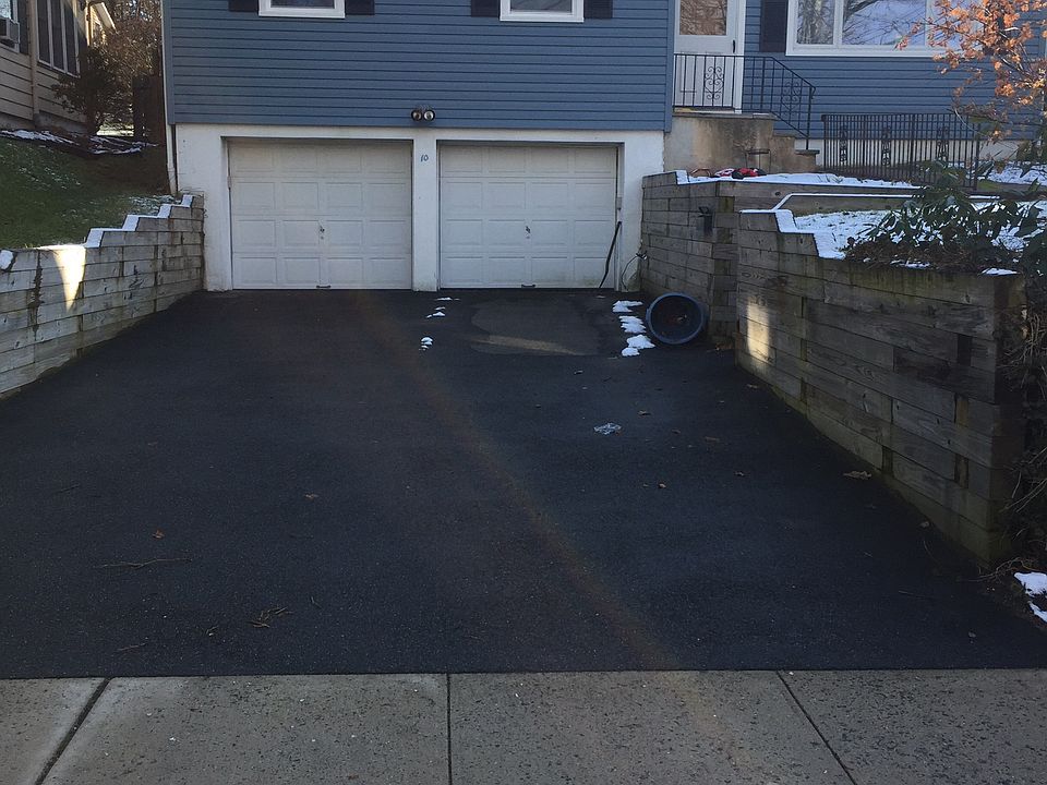 1st image of 10 Parkway E