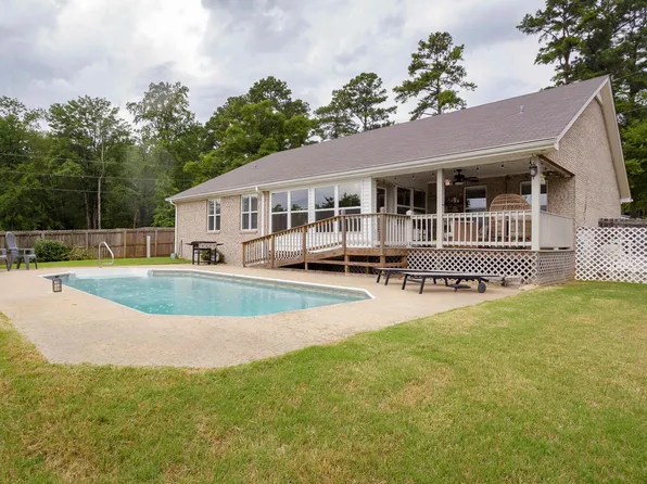 220 Riverhaven Dr, Muscle Shoals, AL 35661