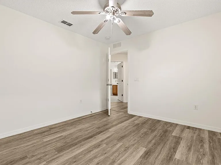 410 Central Mariners Dr — Photo 26