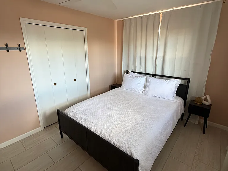 2041 W Marlette Ave — Photo 14