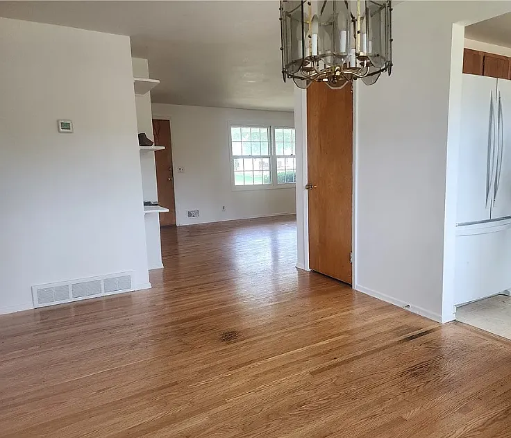 Building Photo - 185 Jamestown Ter