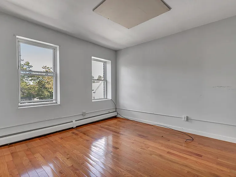 1375 Chapel St — Photo 7