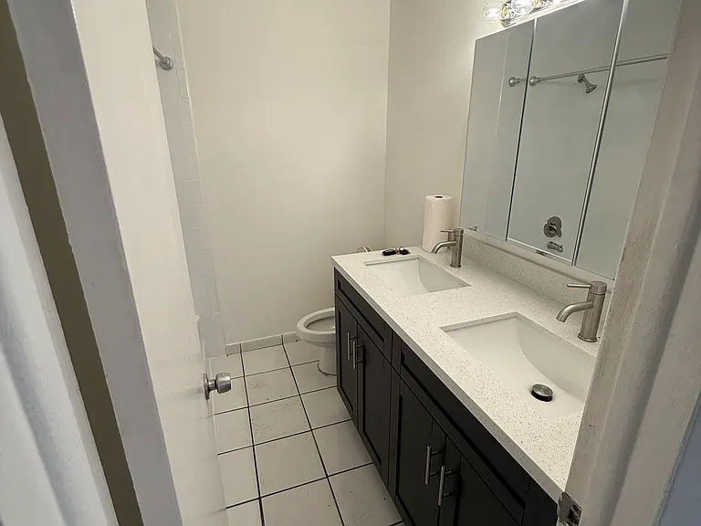 930 SW 16th St #930 — Photo 5