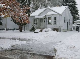19429 Washtenaw St, Harper Woods, MI 48225