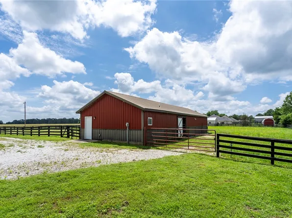 19610 Garman Rd, Gentry, AR 72734