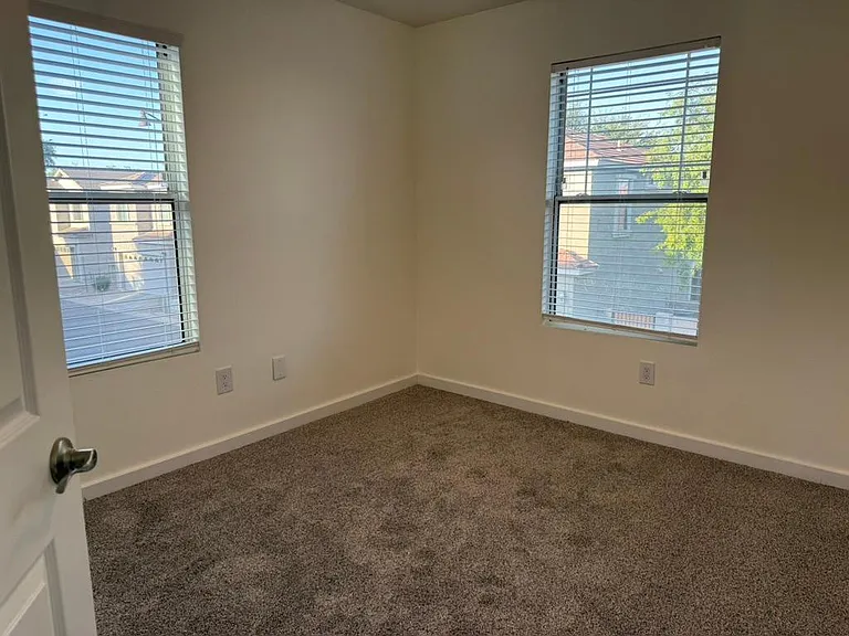 1570 S Owl Dr — Photo 15