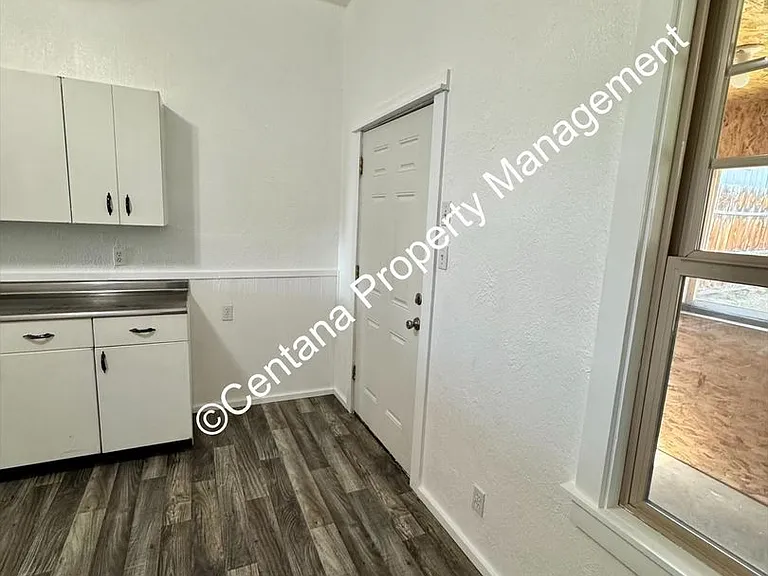 917 W Woolman St — Photo 25