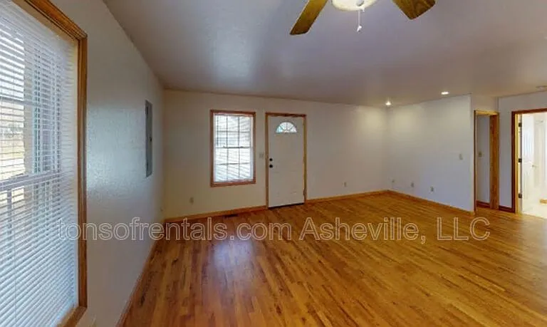 203 W Jordan St — Photo 2