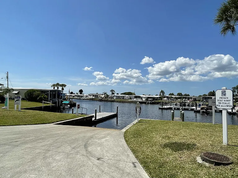 542 Tampico Dr — Photo 40