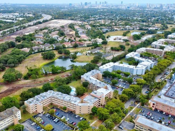 1201 NE 191st St #G304, Miami, FL 33179