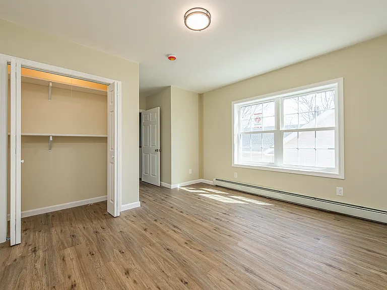 31 Drummond St — Photo 16