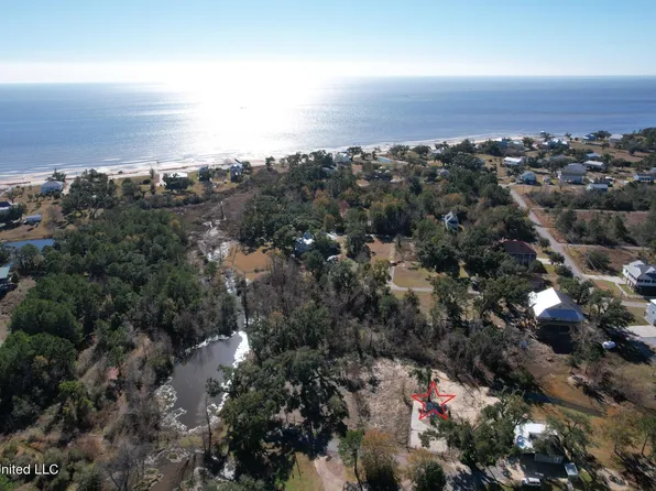 123 Old Pecan Grove Ln, Waveland, MS 39576