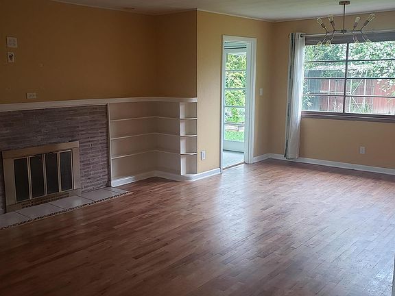 3rd image of 855 Clay St SE