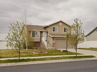 671 N 1725 W, Clinton, UT 84015