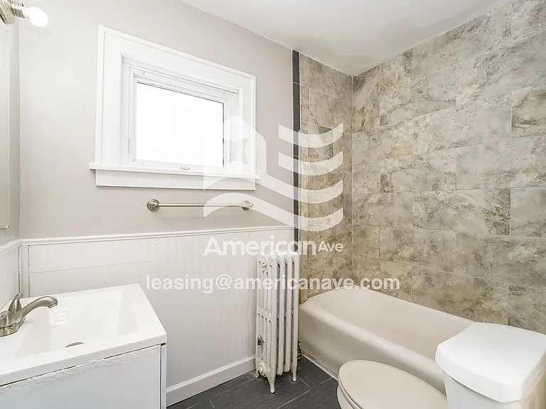 706052_010_main_bathroom_10.jpg