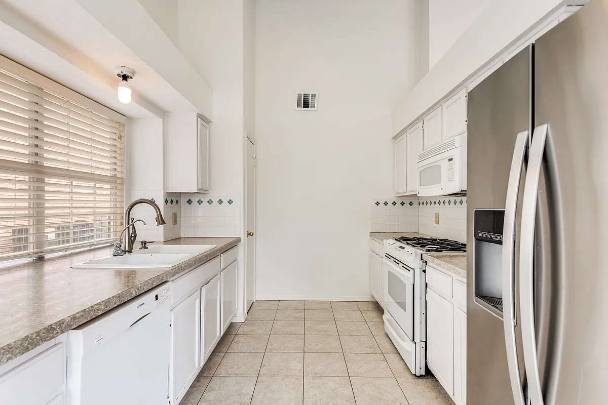 Building Photo - 8110 Regatta Dr