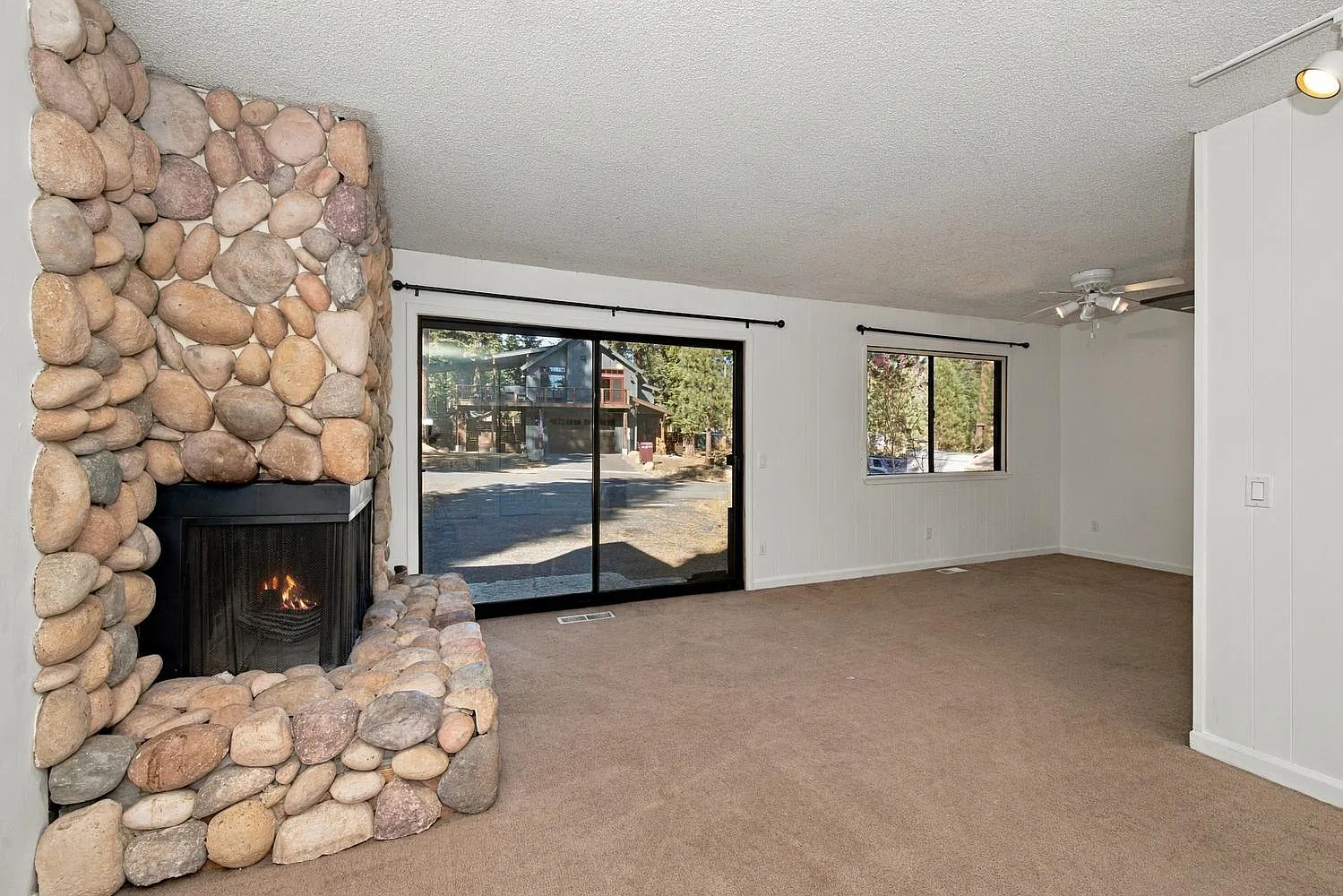 2 bed, 864 sqft, $2,795 — Photo 3