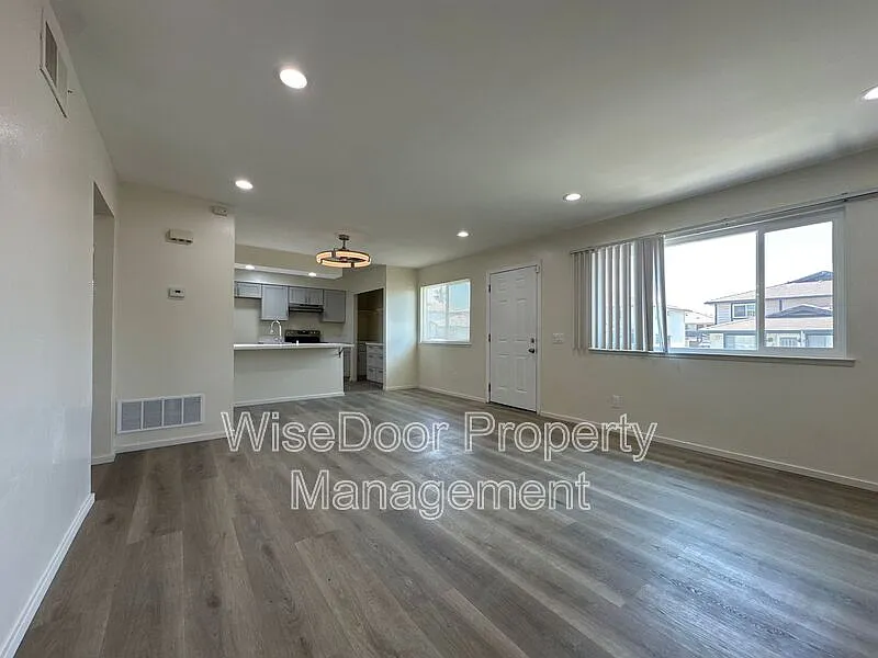 2 bed, 1.0 bath, 780 sqft, $1,995 — Photo 1