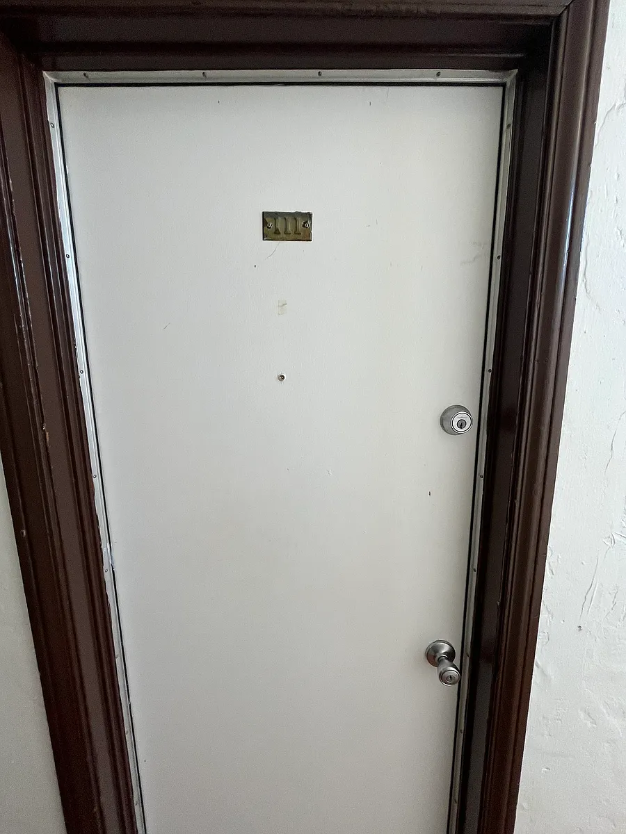 Building Photo - 1012 N Ardmore Ave #111