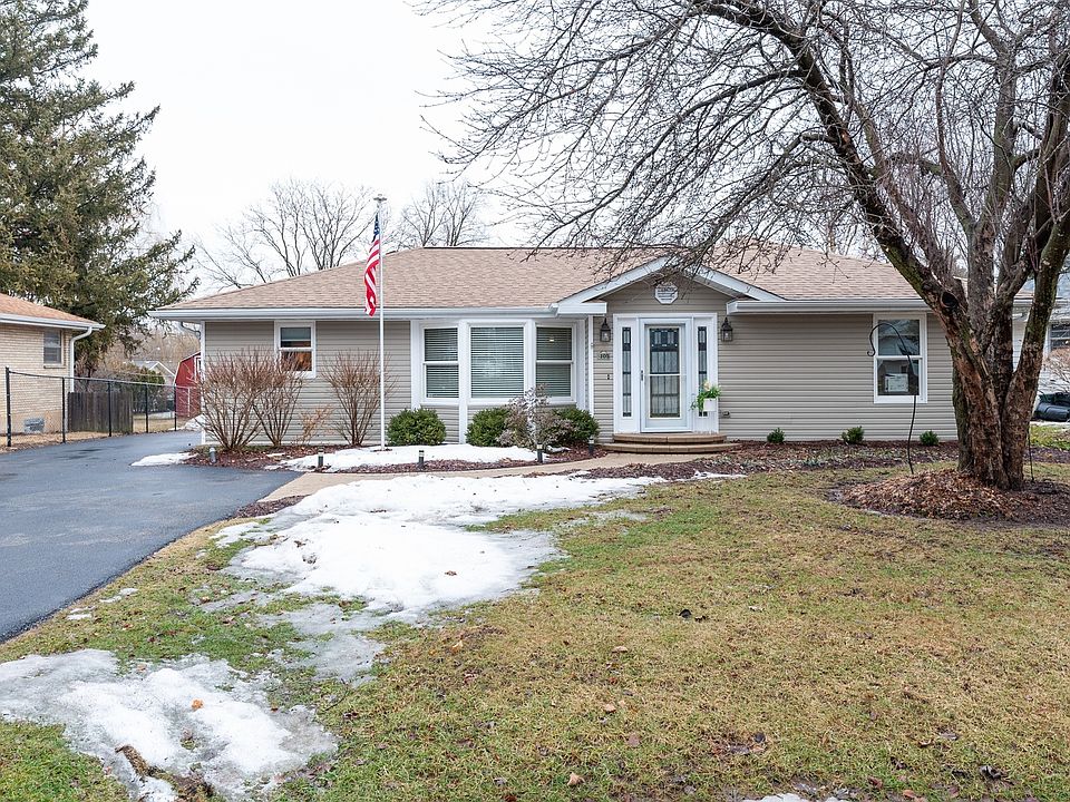 1st image of 105 White Oak Dr