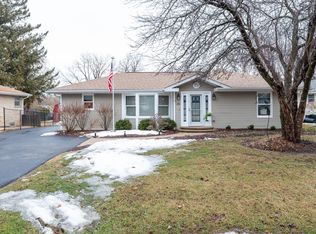105 White Oak Dr, Lindenhurst, IL