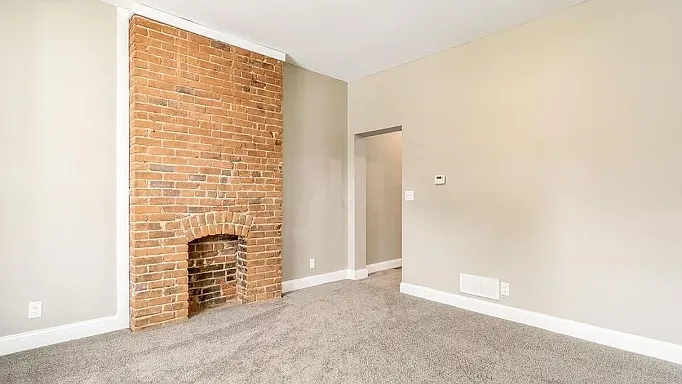 137 Avondale Ave — Photo 2