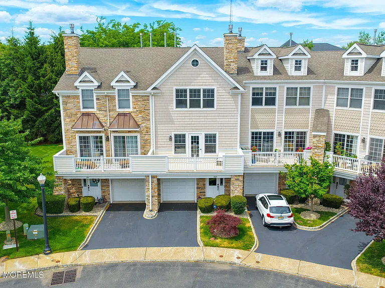 302 Villa Dr — Photo 1