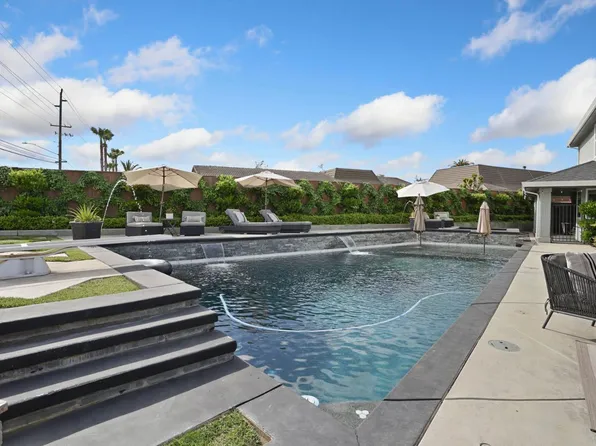 248 River Oaks Dr, Lodi, CA 95240