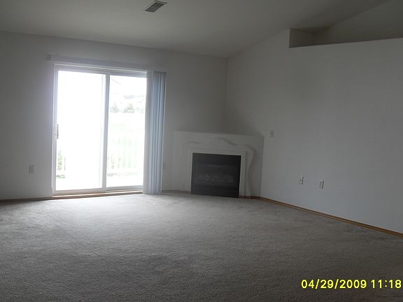 5th image of 210 Linden Ct #D