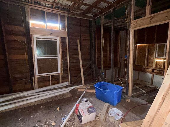 3rd image of 359 Dewitt St