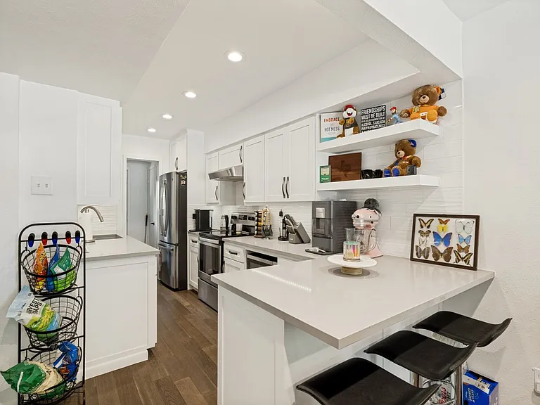 7512 Woodthrush Dr — Photo 2