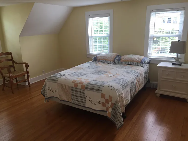 Guest bedroom, queen bed. Same room as photo #21.