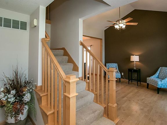 3rd image of 250 Lockmoor Ave