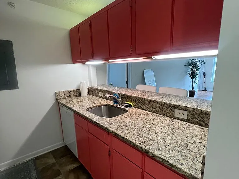 1411 Collegiate Cir #302 — Photo 17