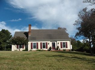 122 Crestview St, Galax, VA 24333