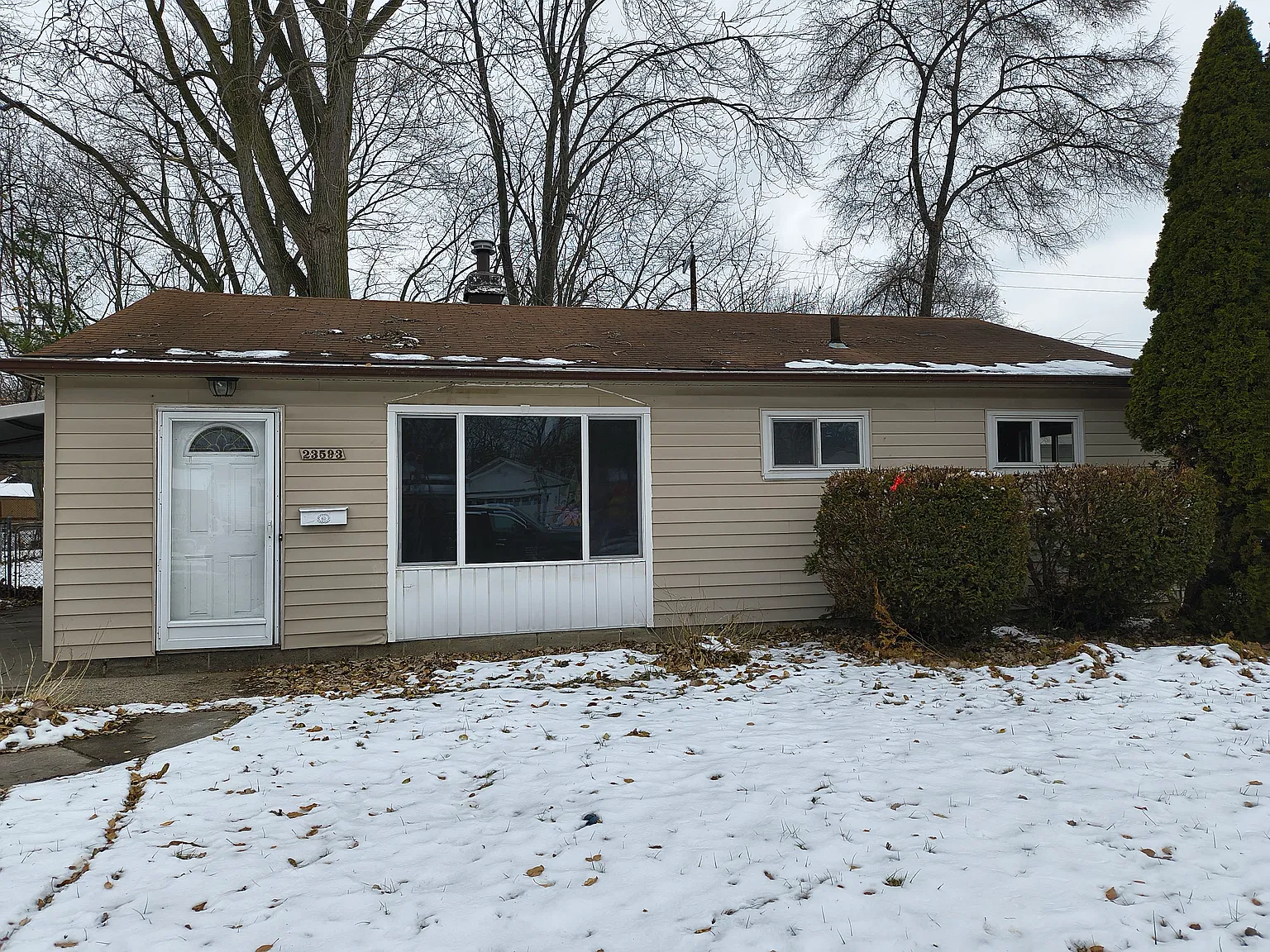 3 bed, 944 sqft, $1,425 — Photo 1