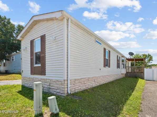 9 Secretariat Street, Howell, NJ 07731