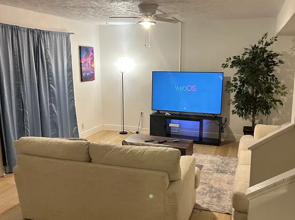 5641 Ashley Oaks Dr APT 39, Tampa, FL 33617