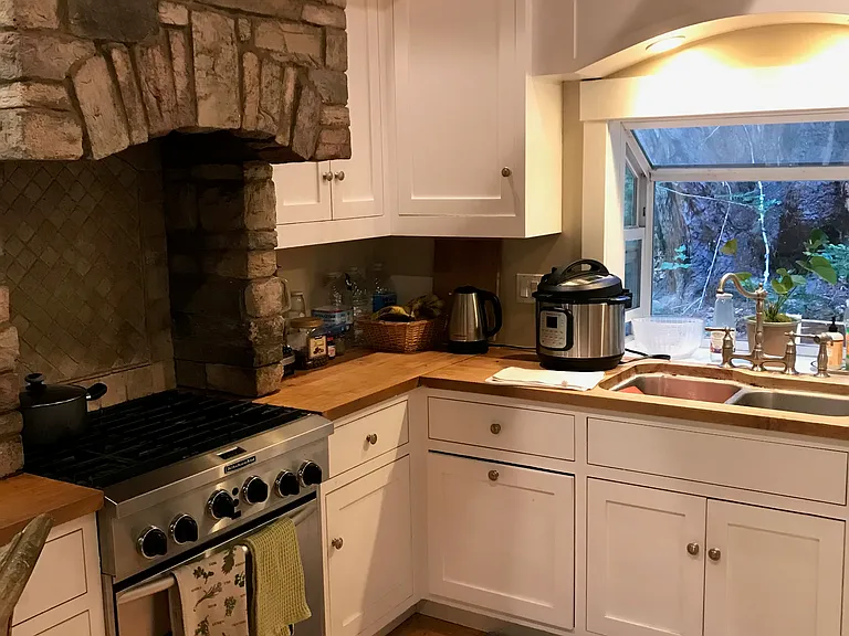 225 Cathedral Dr — Photo 12