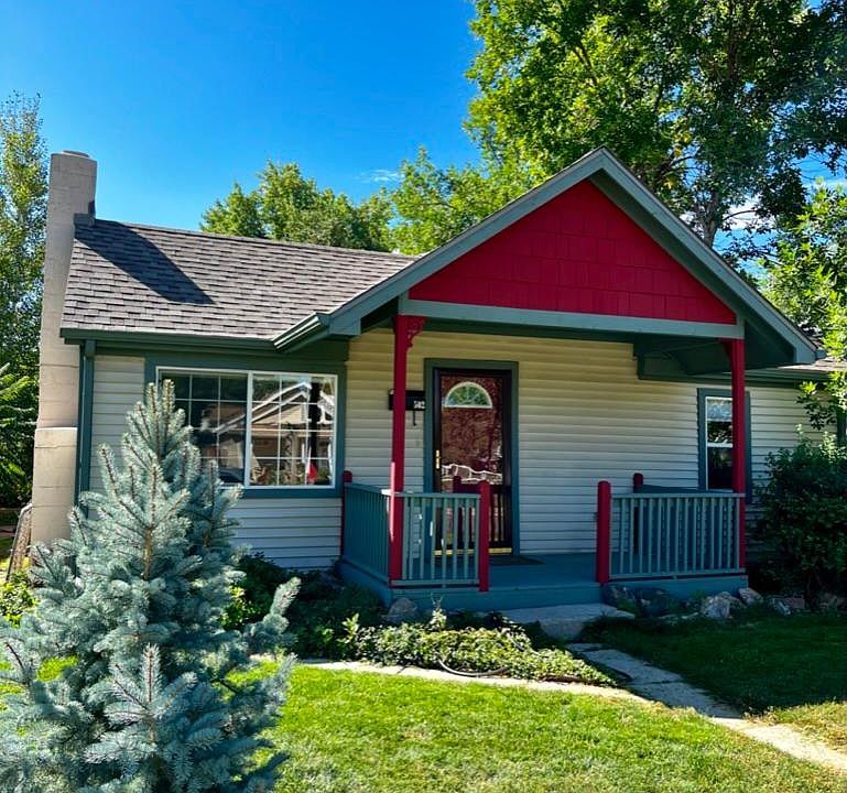 Street view of the charming home.