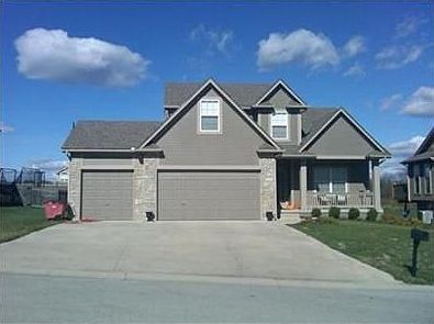 1st image of 904 NW Hawthorn Ct