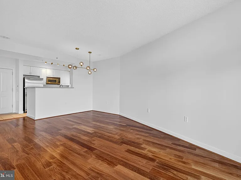 555 Massachusetts Ave NW #1019 — Photo 9